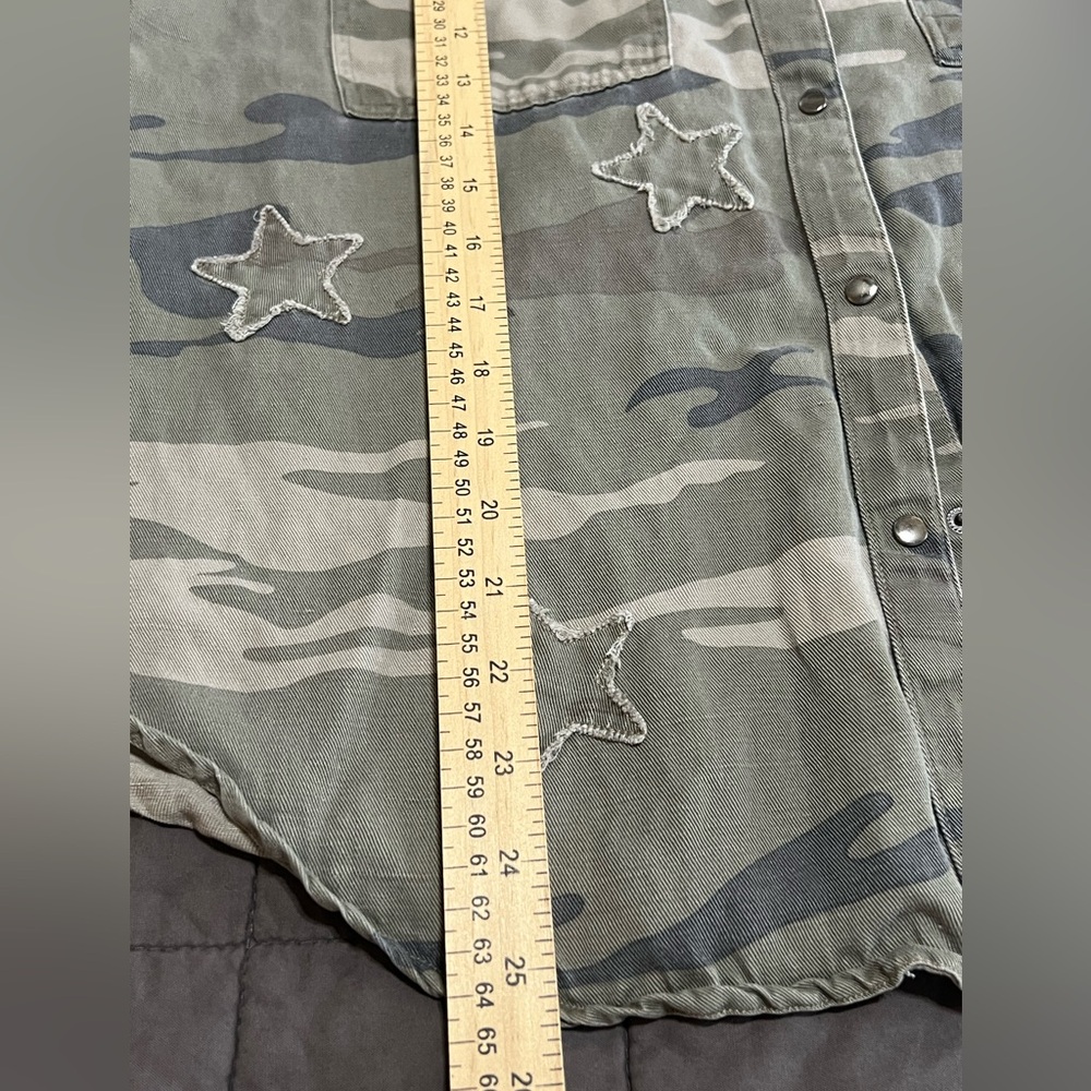 RAILS MARCEL SAGE CAMO LINEN BLEND SZ MEDIUM STAR ACCENTS SNAP FRONT - Picture 10 of 11